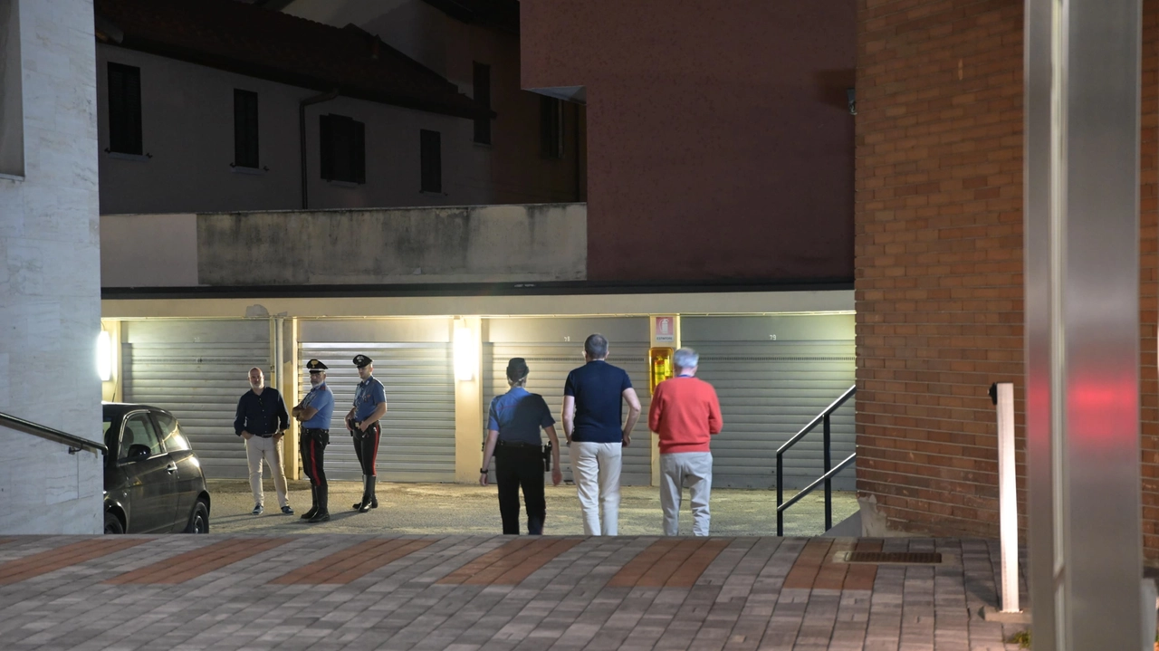 Milano, si butta dal balcone ma centra e uccide una donna in cortile: così è morta Francesca Manno