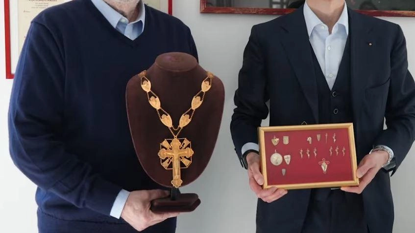 I brevetti delle reggenze realizzati dalla gioielleria Sironi che quest’anno celebra i 150 anni di attività I brevetti delle reggenze realizzati dalla gioielleria Sironi che quest’anno celebra i 150 anni di attività
