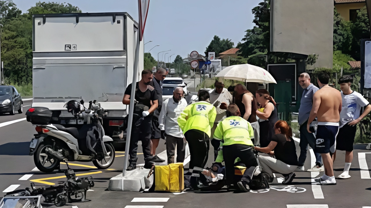L’incidente sulla ciclabile che corre lungo la statale Ferito un rider che è stato urtato da un furgoncino L’incidente sulla ciclabile che corre lungo la statale Ferito un rider che è stato urtato da un furgoncino