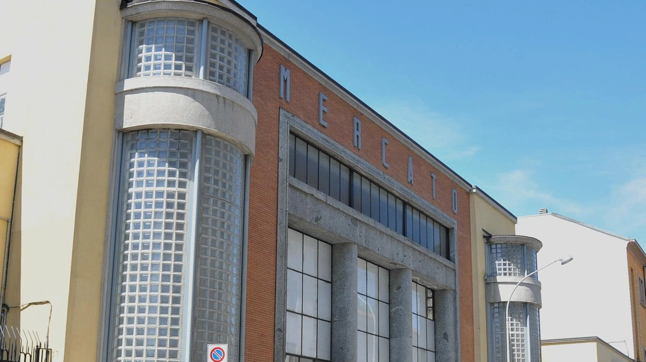 Tra gli interventi oltre alla messa a norma antincendio il rifacimento delle coperture per evitare le infiltrazioni di acqua piovana diventate un problema negli ultimi anni Tra gli interventi oltre alla messa a norma antincendio il rifacimento delle coperture per evitare le infiltrazioni di acqua piovana diventate un problema negli ultimi anni