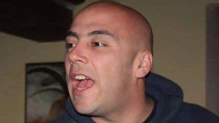 Sono arrivate delegazioni di tifosi ultras da tutta Italia per dare l’ultimo saluto ieri a Raffaele Carlomagno, il quarantaduenne tifoso... Sono arrivate delegazioni di tifosi ultras da tutta Italia per dare l’ultimo saluto ieri a Raffaele Carlomagno, il quarantaduenne tifoso...
