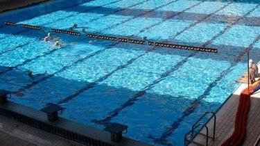 Busto Arsizio, l’impianto coperto è ancora chiuso e in attesa dei lavori di riqualificazione. Ora il via libera della Giunta ai contributi per oltre 50mila euro a sostegno dei club di nuoto.