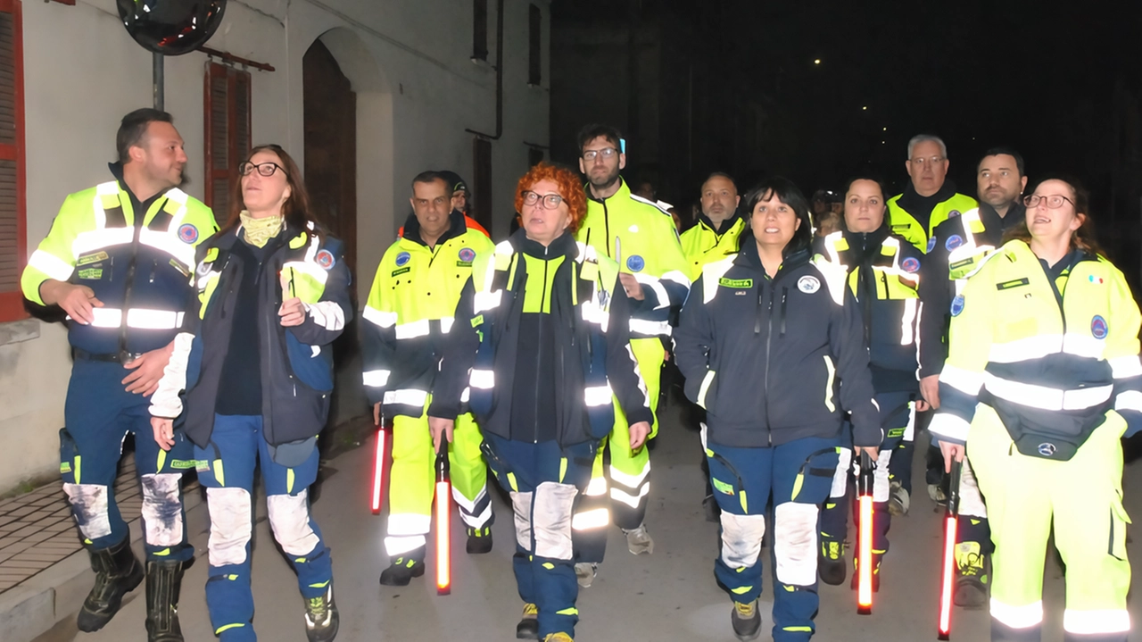 In 200 hanno partecipato, martedì sera, alla fiaccolata in memoria di Riccardo Corsini, volontario della Protezione Civile, scomparso prematuramente all’età... In 200 hanno partecipato, martedì sera, alla fiaccolata in memoria di Riccardo Corsini, volontario della Protezione Civile, scomparso prematuramente all’età...