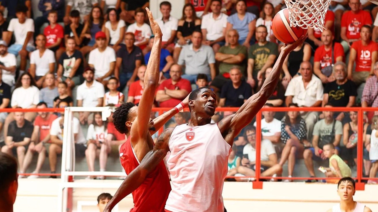 Si comincia con Pallacanestro Varese e Cantù ospiti in Valtellina Si comincia con Pallacanestro Varese e Cantù ospiti in Valtellina