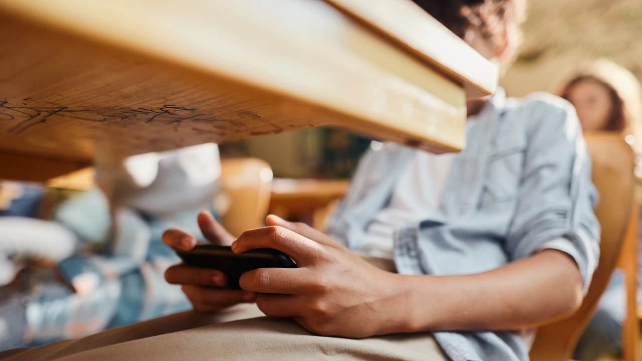 L'ultima circolare ministeriale vieta l'uso degli smartphone a scuola L'ultima circolare ministeriale vieta l'uso degli smartphone a scuola