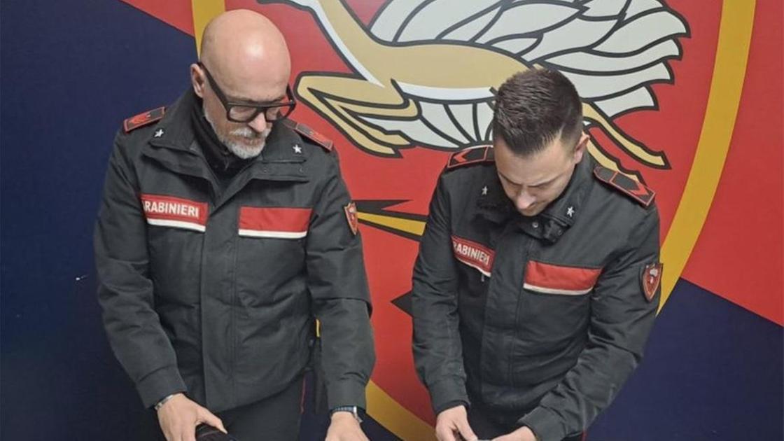 Lo stalker era uno spacciatore. In casa quasi mezzo chilo di cocaina Lo stalker era uno spacciatore. In casa quasi mezzo chilo di cocaina
