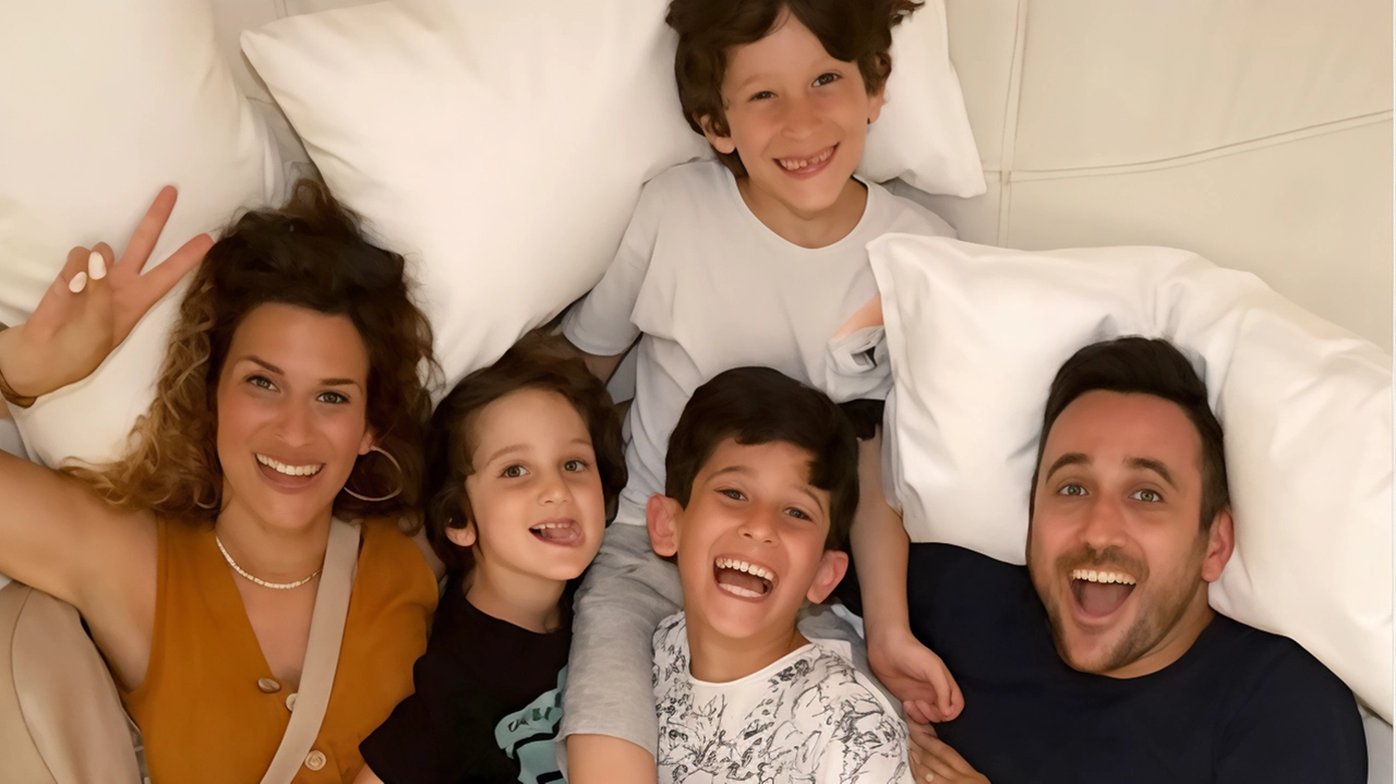 Mickol Lopez con il marito Daniele Marzano e i loro bambini Samuel, David e Liam Mickol Lopez con il marito Daniele Marzano e i loro bambini Samuel, David e Liam