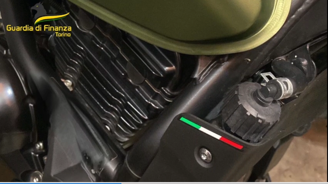La bandiera tricolore italiana era stata messa in più parti delle motociclette