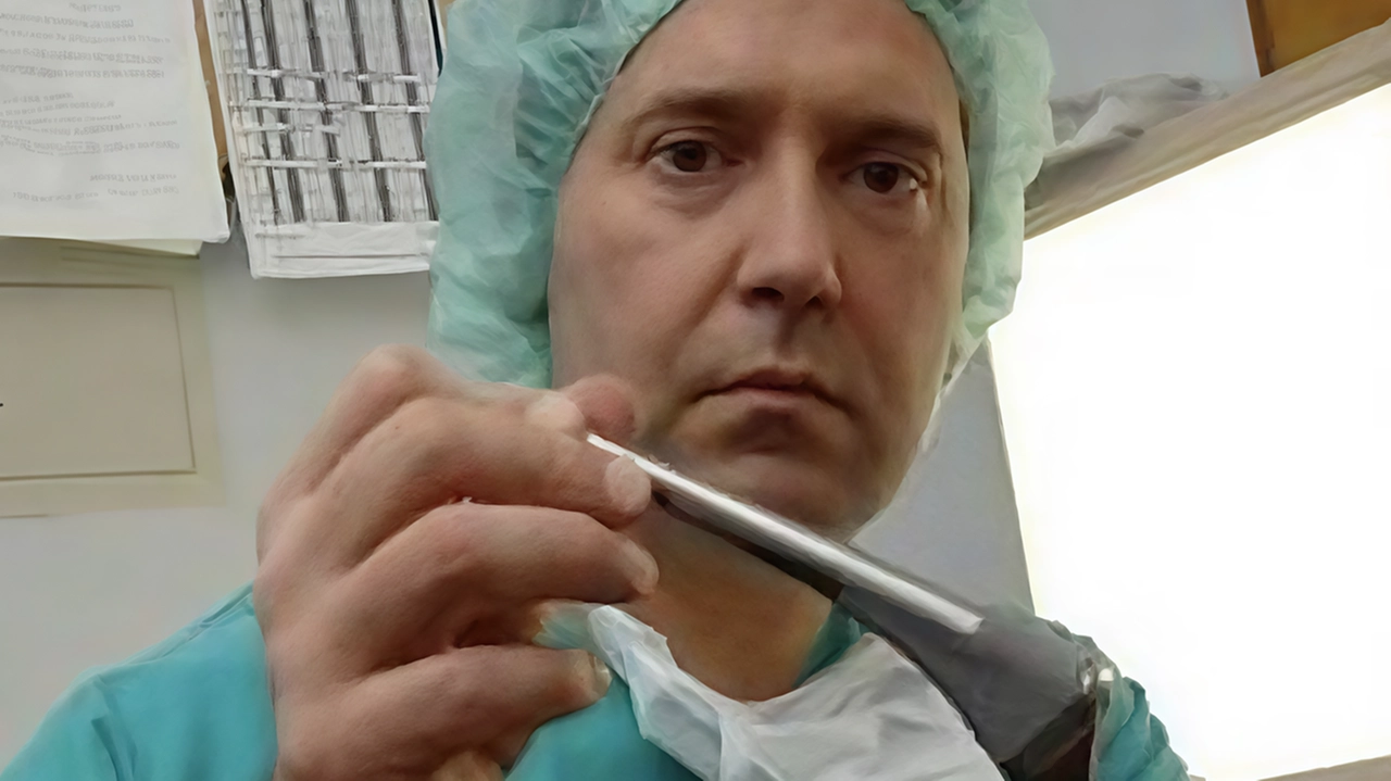 "Nei tre anni delle indagini la Ceraver ha venduto 800 protesi e costavano 50 euro in meno di quelle della... "Nei tre anni delle indagini la Ceraver ha venduto 800 protesi e costavano 50 euro in meno di quelle della...