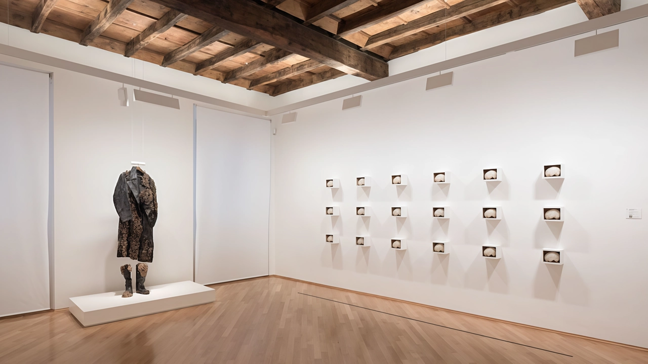 Gli spazi di Palazzo Reali a Lugano In un percorso multitematico la mostra “Bianco o nero“ mette in dialogo opere di pittura scultura fotografia, arte cinetica e concettuale dagli anni Trenta ai giorni nostri Le opere fanno parte della Collezione Masi Gli spazi di Palazzo Reali a Lugano In un percorso multitematico la mostra “Bianco o nero“ mette in dialogo opere di pittura scultura fotografia, arte cinetica e concettuale dagli anni Trenta ai giorni nostri Le opere fanno parte della Collezione Masi