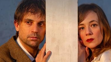 Un regista emergente, due attori talentuosi e affermati. E un tema attualissimo: la storia di una coppia che cerca... Un regista emergente, due attori talentuosi e affermati. E un tema attualissimo: la storia di una coppia che cerca...