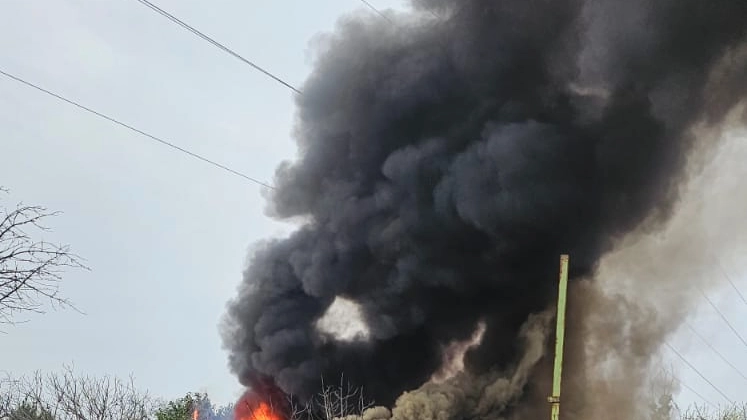Le fiamme nella zona delle Gescal