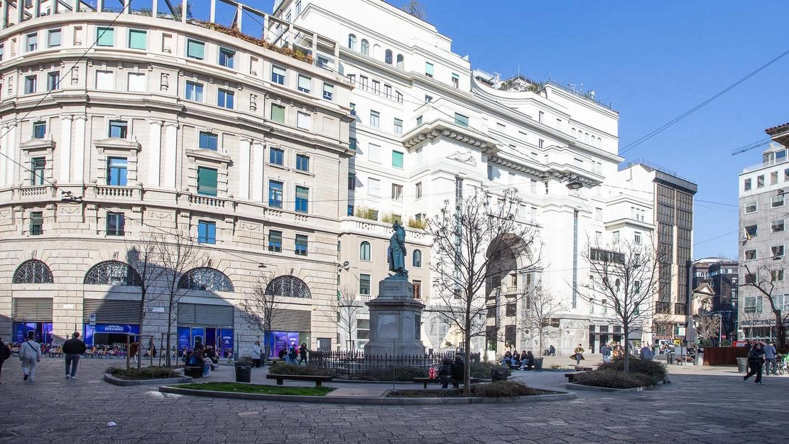Uno slargo dedicato al giurista milanese che propose di abolire la pena di morte: stretta tra piazza Fontana... Uno slargo dedicato al giurista milanese che propose di abolire la pena di morte: stretta tra piazza Fontana...