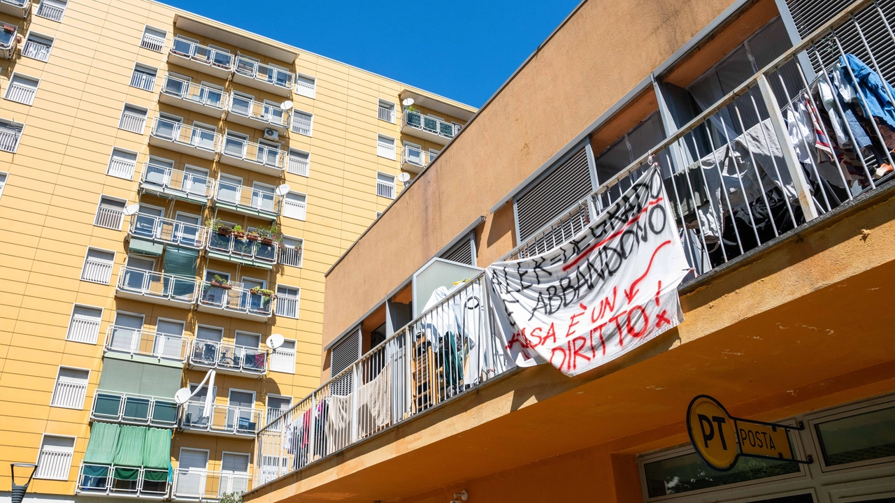 Una delle Torri bianche dove sorgono le case popolari del quartiere del Gratosoglio. Gli edifici sono stati progettati dallo studio BBPR tra il 1962 e il 1965. Sono alti 56 metri e disposti a coppie costeggiano via dei Missaglia Servizio fotografico realizzato da Andrea Fasani Una delle Torri bianche dove sorgono le case popolari del quartiere del Gratosoglio. Gli edifici sono stati progettati dallo studio BBPR tra il 1962 e il 1965. Sono alti 56 metri e disposti a coppie costeggiano via dei Missaglia Servizio fotografico realizzato da Andrea Fasani