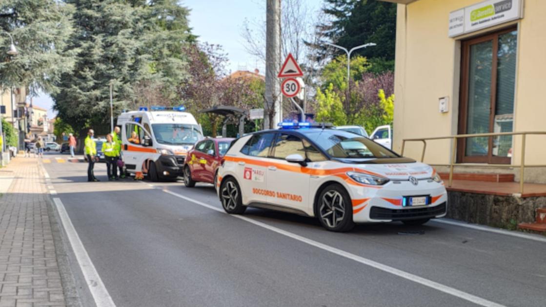 Incidente a Missaglia, colpo di sonno: 38enne investe mamma e figlia sul marciapiede Incidente a Missaglia, colpo di sonno: 38enne investe mamma e figlia sul marciapiede