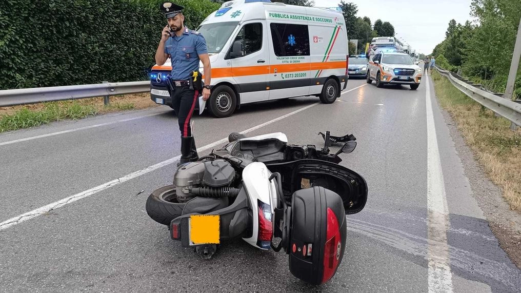 L’incidente ieri mattina alle 7 a Bagnolo Cremasco. La vittima è Angelo Salemi di Corte Palasio. Avrebbe perso il controllo del ciclomotore dopo aver messo la ruota in un avvallamento dell’asfalto. L’incidente ieri mattina alle 7 a Bagnolo Cremasco. La vittima è Angelo Salemi di Corte Palasio. Avrebbe perso il controllo del ciclomotore dopo aver messo la ruota in un avvallamento dell’asfalto.