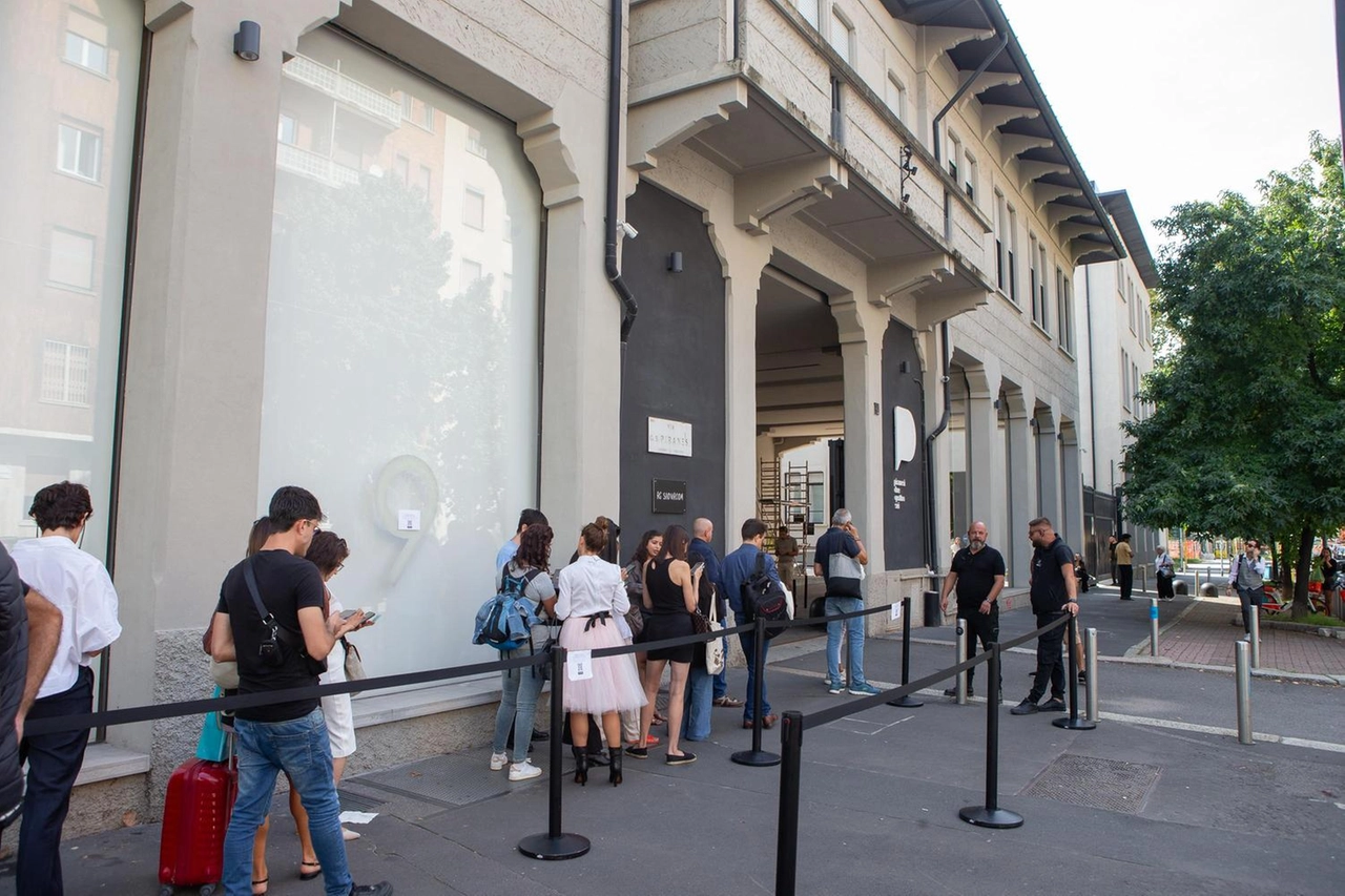 In fila per “Il diavolo veste Prada 2“. Dall’operaio alla studentessa: "Respirerò la stessa aria di Meryl?"