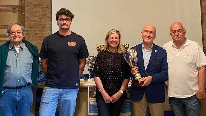 Un gesto di solidarietà che unisce passione e responsabilità sociale: il club "Ruote d’epoca Pavia" ha donato al reparto di... Un gesto di solidarietà che unisce passione e responsabilità sociale: il club "Ruote d’epoca Pavia" ha donato al reparto di...