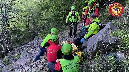 L’incidente in montagna si è verificato verso le 13 in Valmasino, sul posto è arrivata l’eliambulanza di Como L’incidente in montagna si è verificato verso le 13 in Valmasino, sul posto è arrivata l’eliambulanza di Como