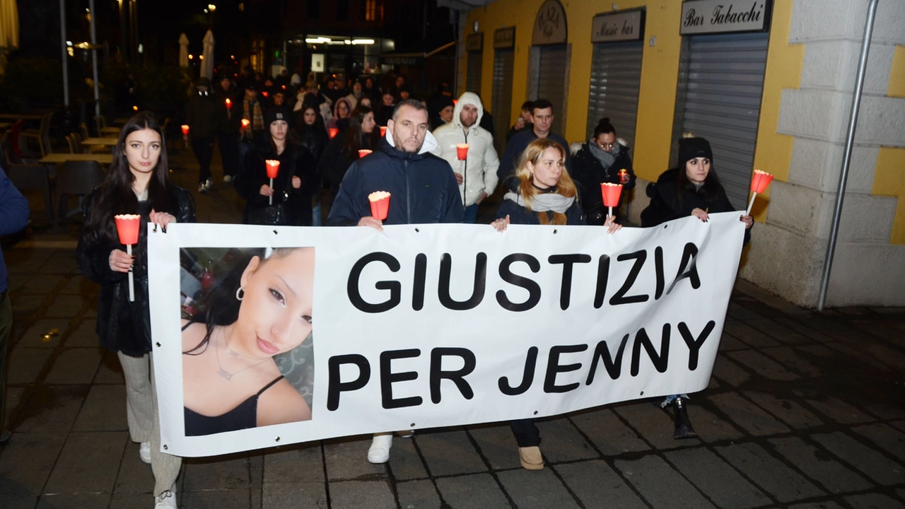 La fiaccolata per Jennifer Alcani La fiaccolata per Jennifer Alcani