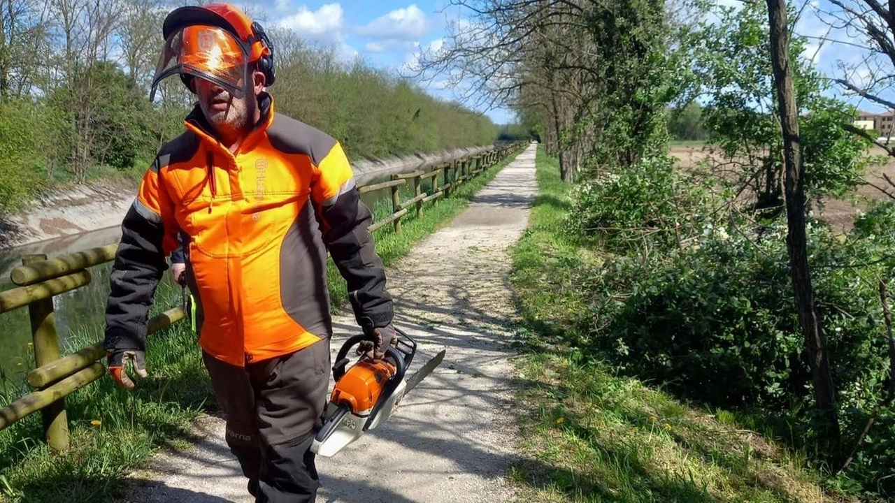 La Protezione civile con il supporto di sindaco assessore e alcuni cittadini ha portato a termine il ripristino di condizioni di sicurezza di strade marciapiedi e sentieri