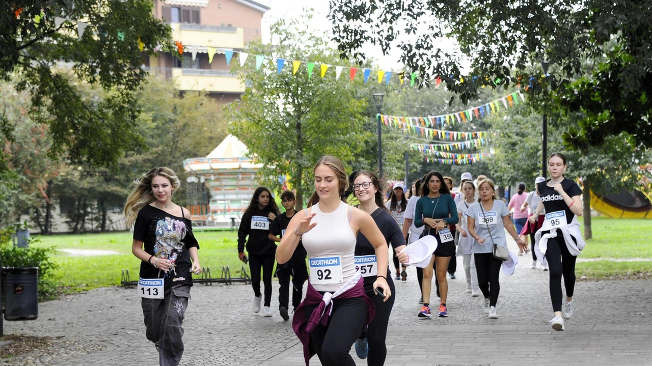 Oltre 500 persone partecipano alla marcia "Tante gambe, un solo cuore contro la violenza" a Cesano Boscone. Presenti giovani, famiglie, amministratori. Fondi raccolti per sostenere vittime di abusi. Oltre 500 persone partecipano alla marcia "Tante gambe, un solo cuore contro la violenza" a Cesano Boscone. Presenti giovani, famiglie, amministratori. Fondi raccolti per sostenere vittime di abusi.