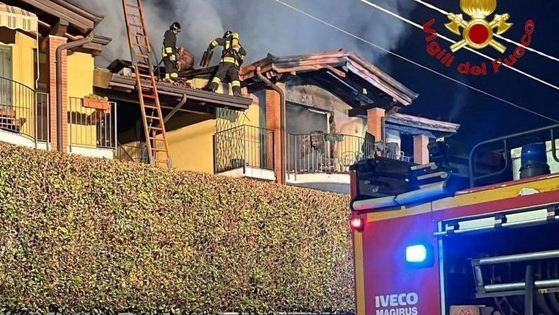 Il primo rogo a Samarate, poi l’allarme a Varano Borghi Il primo rogo a Samarate, poi l’allarme a Varano Borghi