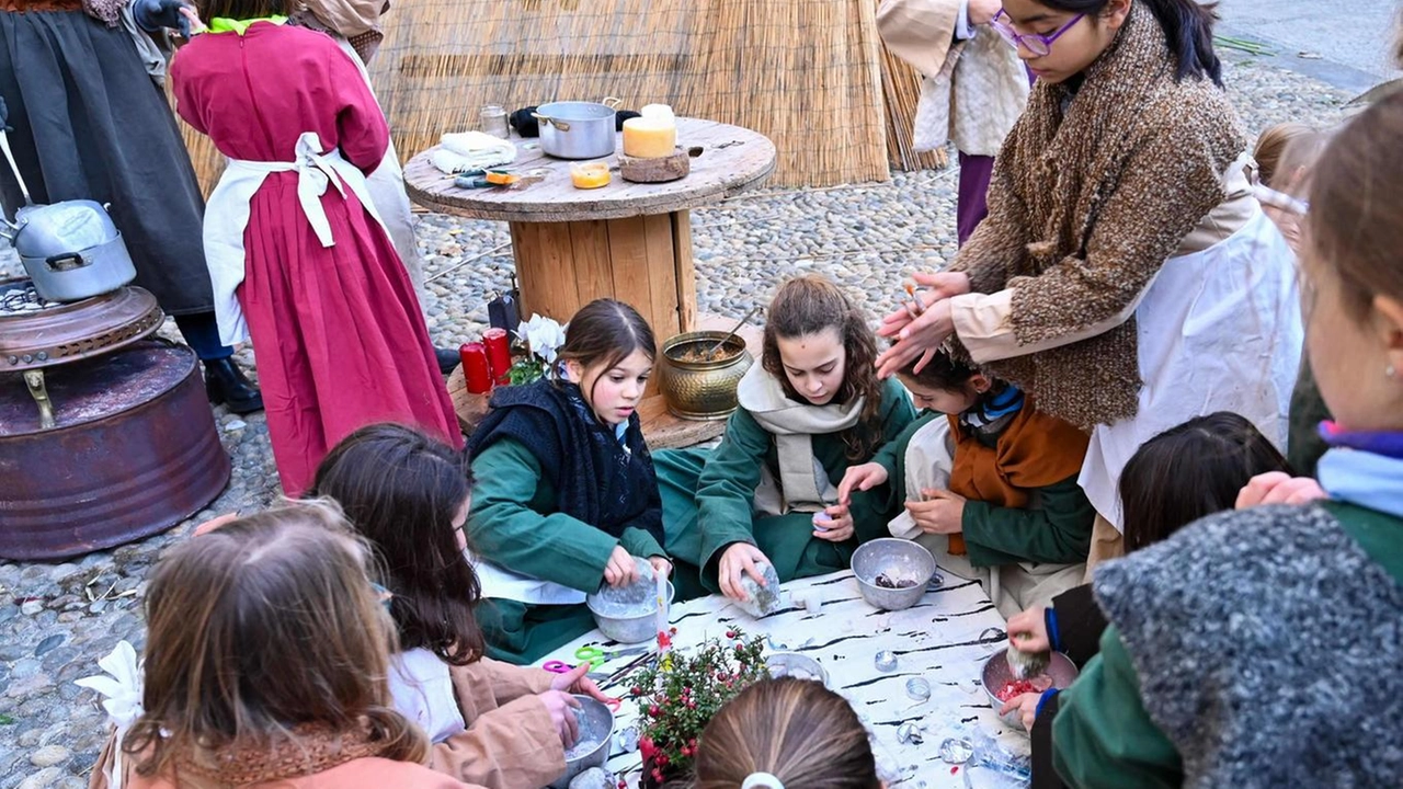 Non c’è Natale varesino senza il Presepe Vivente. La tradizione è stata rispettata ieri pomeriggio, con la rappresentazione portata in... Non c’è Natale varesino senza il Presepe Vivente. La tradizione è stata rispettata ieri pomeriggio, con la rappresentazione portata in...