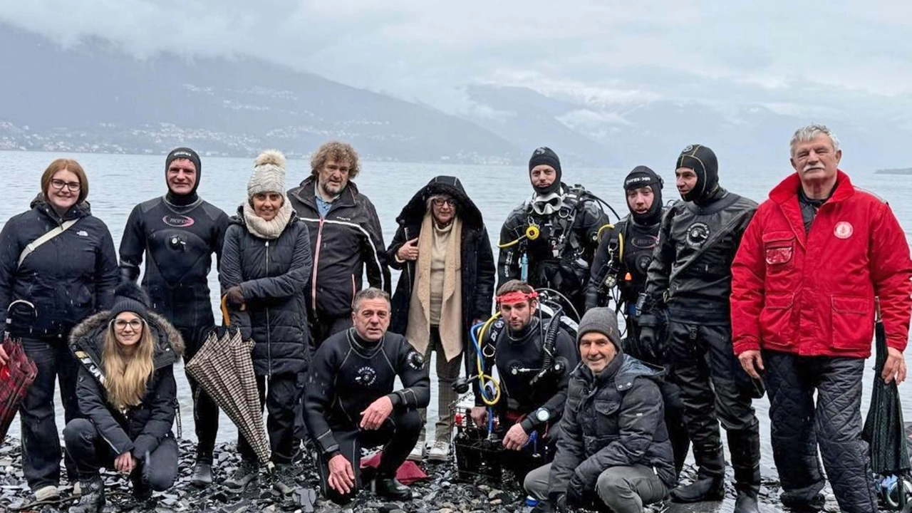 Valtellina Sub, sotto la supervisione degli istruttori Dino Bianchini e Marco Aureli è toccato a quattro allievi di terzo livello riportare il vino in superficie Valtellina Sub, sotto la supervisione degli istruttori Dino Bianchini e Marco Aureli è toccato a quattro allievi di terzo livello riportare il vino in superficie