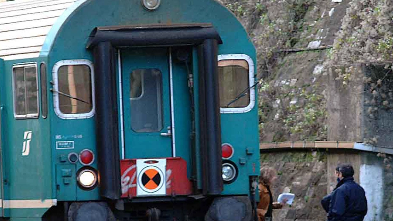 La linea ferroviaria dove si è verificato l’incidente Il quarantunenne è ricoverato al Manzoni di Lecco La linea ferroviaria dove si è verificato l’incidente Il quarantunenne è ricoverato al Manzoni di Lecco