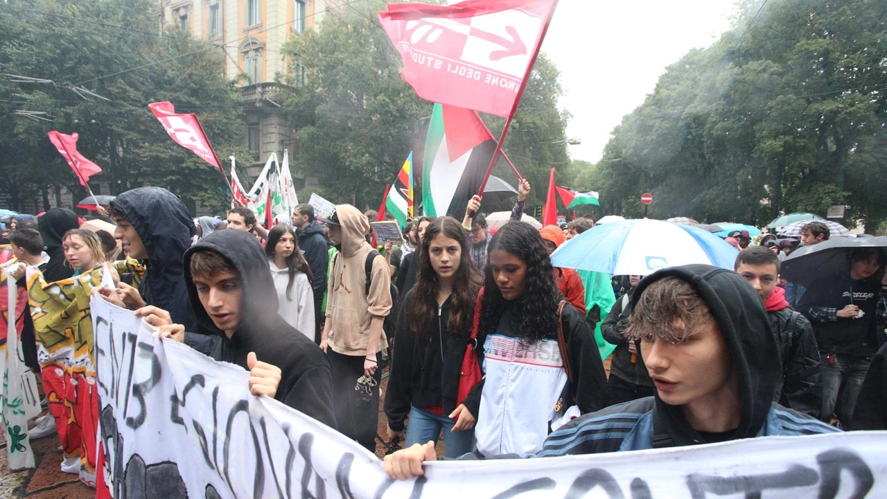 Il corteo degli studenti per dire basta al massacro a Gaza