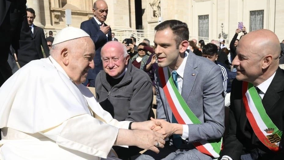 Don Masperi rettore del santuario di Mesero e i sindaci Garavaglia e Del Gobbo dal Santo Padre