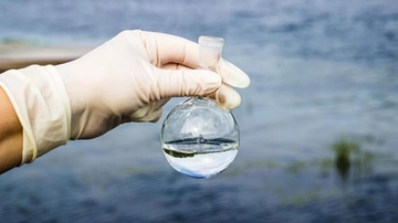 Sversamenti tossici a Castiglione d’Adda: “Falde contaminate per 20 anni dalle polveri dei cosmetici di lusso”