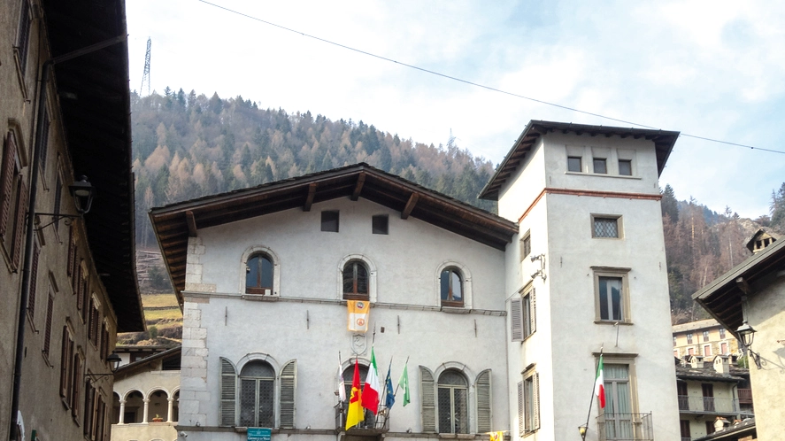 Gromo è un minuscolo borgo tra le montagne della Val Seriana Gromo è un minuscolo borgo tra le montagne della Val Seriana