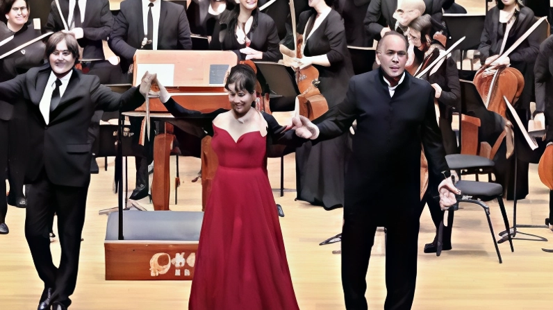 Gran concerto a Valmadrera. È quello dei musicisti della Lake Como Orchestra diretta dal maestro Roberto Gianola che si tiene... Gran concerto a Valmadrera. È quello dei musicisti della Lake Como Orchestra diretta dal maestro Roberto Gianola che si tiene...
