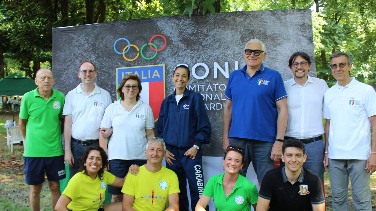 I promotori dell’iniziativa con al centro con la tuta blu la campionessa di tiro a segno comandante dei carabinieri forestali Luisa Lauricella