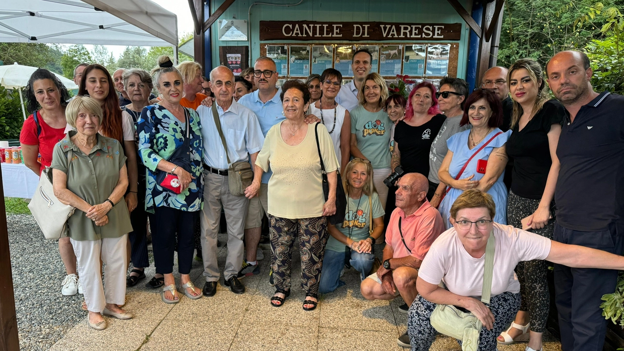 I volontari del canile di via Friuli a Varese I volontari del canile di via Friuli a Varese