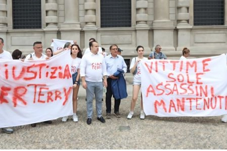 Una manifestazione organizzata dalla figlia di Terry Meneghetti per chiedere giustizia