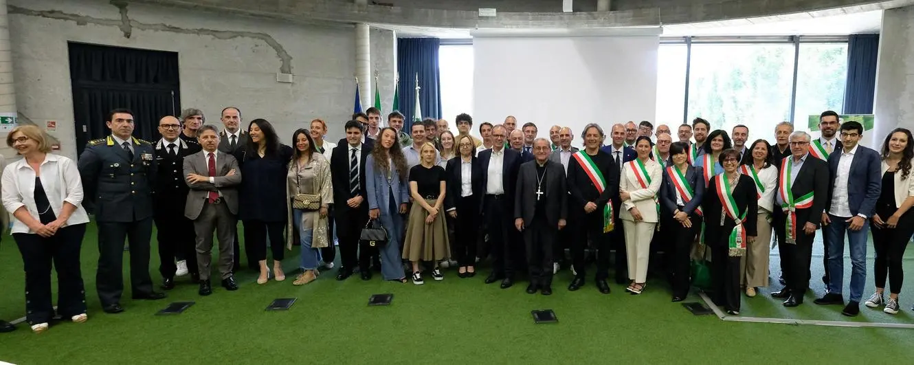 Il dialogo fra l’arcivescovo e i giovani: "Fatevi carico dei vostri coetanei"