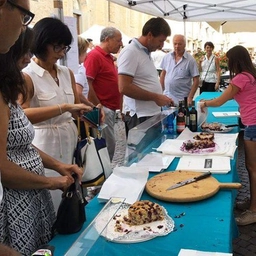 In piazza Duomo a Crema torna la Sagra della Torta Bertolina