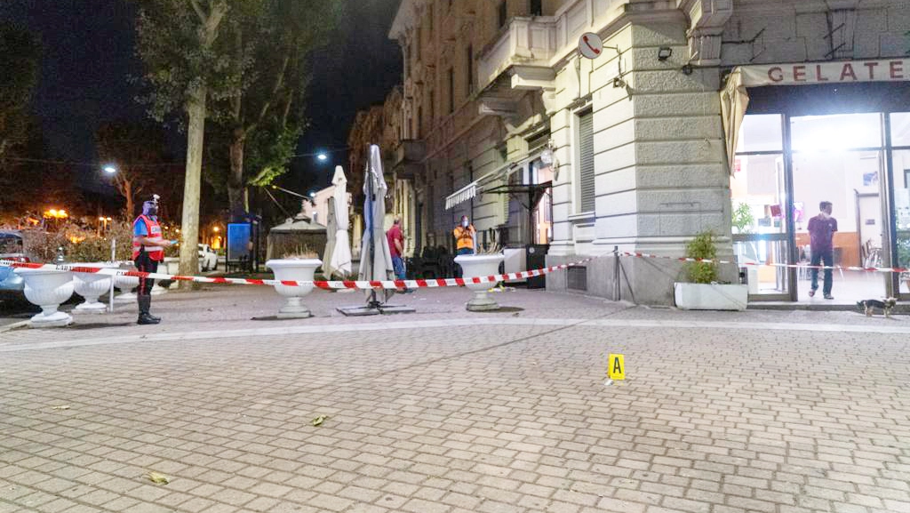 Il luogo della sparatoria in piazza Meardi a Voghera Il luogo della sparatoria in piazza Meardi a Voghera