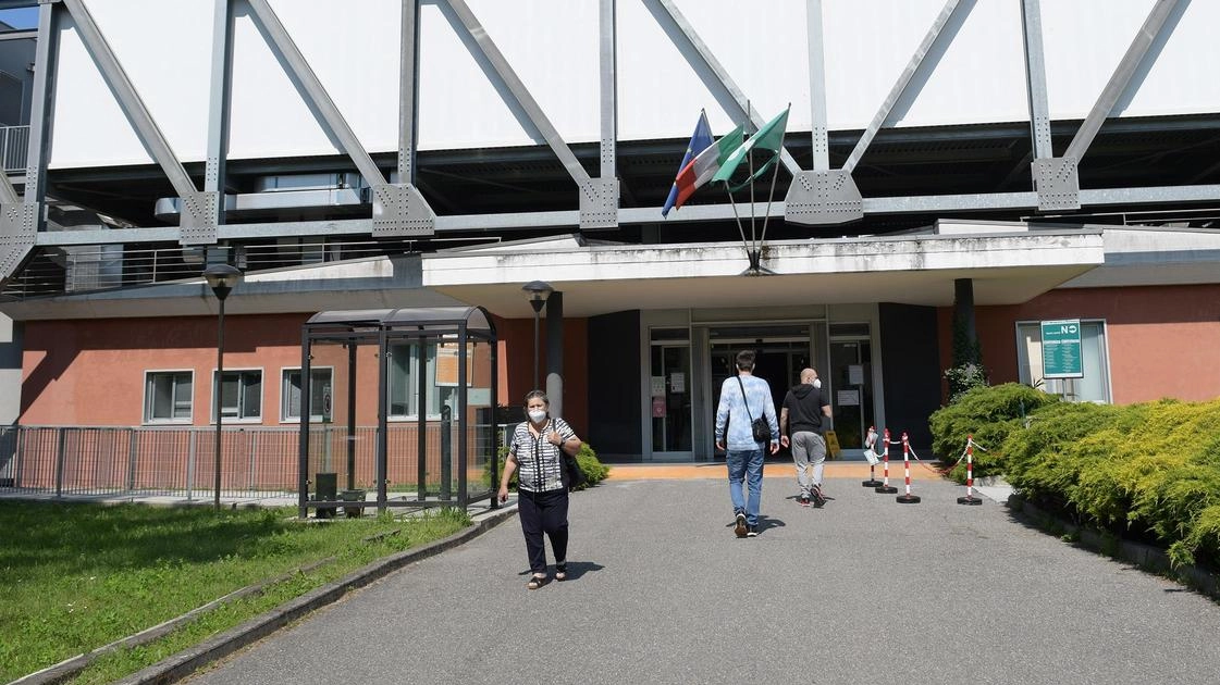 L’intervento si era reso necessario lo scorso anno per la violenta grandinata che aveva danneggiato il tetto L’intervento si era reso necessario lo scorso anno per la violenta grandinata che aveva danneggiato il tetto