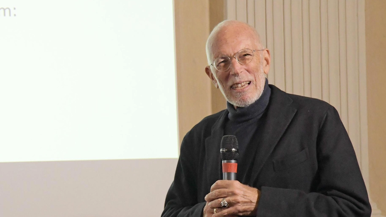 "Davvero un set ideale". Il regista Gabriele Salvatores, che mercoledì è stato a Pavia per moderare un dibattito sulla scienza... "Davvero un set ideale". Il regista Gabriele Salvatores, che mercoledì è stato a Pavia per moderare un dibattito sulla scienza...