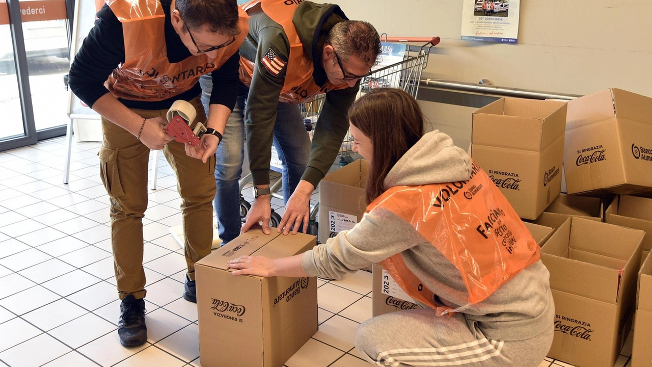 Torna sabato la Colletta Alimentare promossa dal Banco Alimentare: acquisti solidali per aiutare chi è in difficoltà. Supermercati aderenti in tutta Italia. Torna sabato la Colletta Alimentare promossa dal Banco Alimentare: acquisti solidali per aiutare chi è in difficoltà. Supermercati aderenti in tutta Italia.