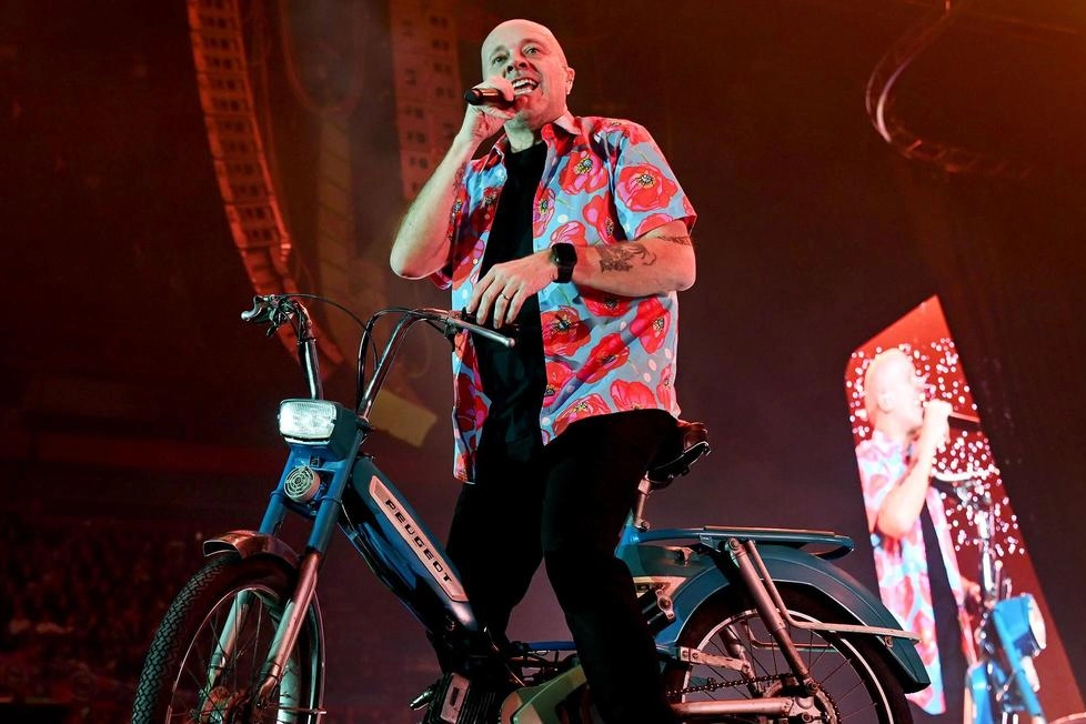 Max Pezzali, 57 anni, leader carismatico e indiscusso degli 883 anche dopo lo scioglimento della band nel 2003
