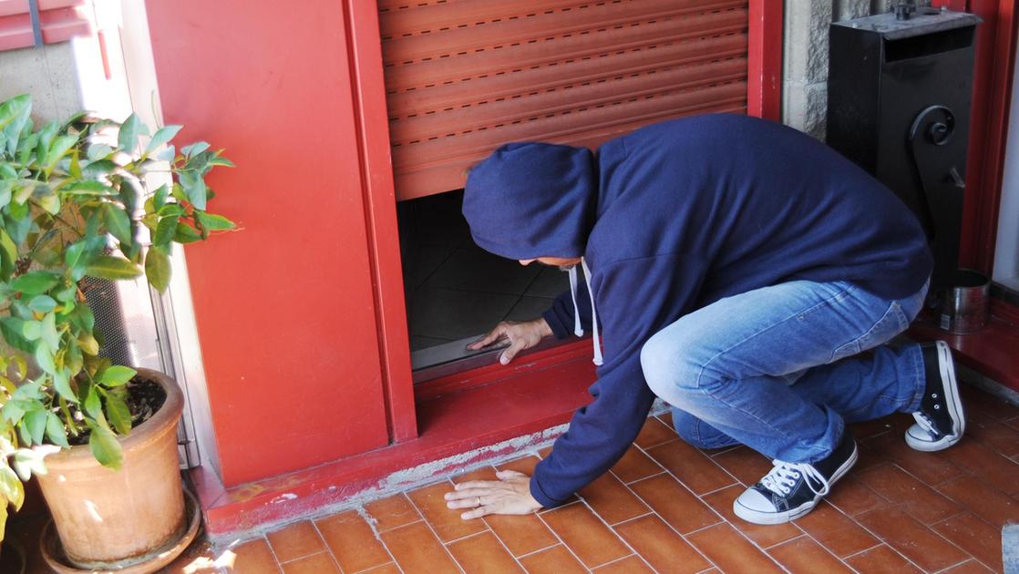 furto sventato a merate due ladri d8217appartamento arrestati durante il colpo