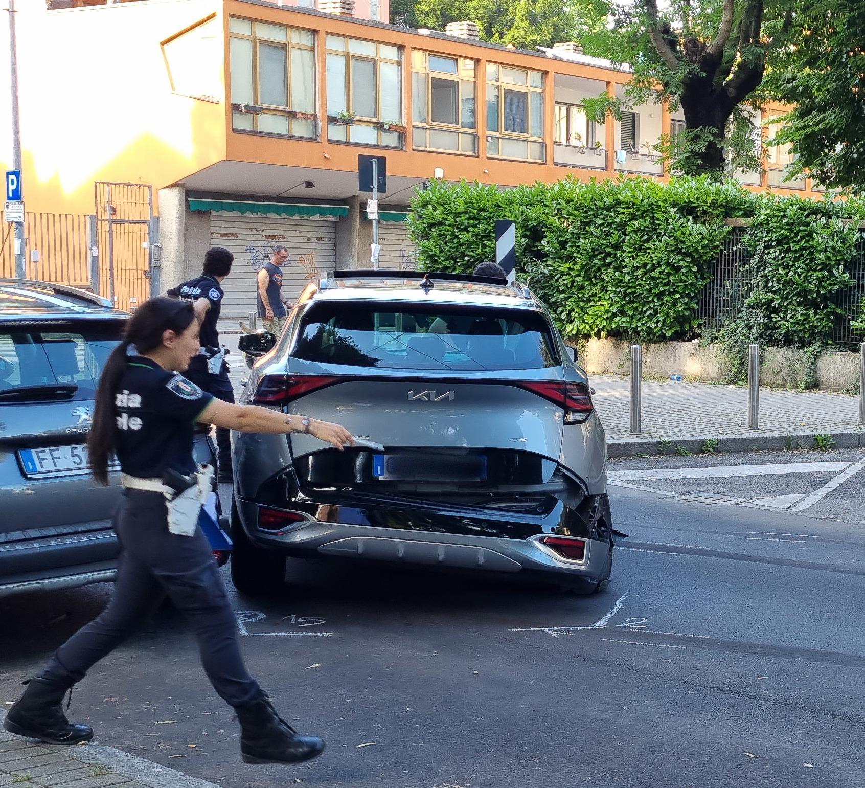 Taglia la strada a una moto. Positivo al test anti droga Taglia la strada a una moto. Positivo al test anti droga