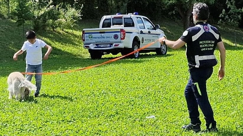 Vere e proprie simulazioni, operazioni di soccorso delle persone disperse con i volontari e le unità cinofile della Protezione civile... Vere e proprie simulazioni, operazioni di soccorso delle persone disperse con i volontari e le unità cinofile della Protezione civile...