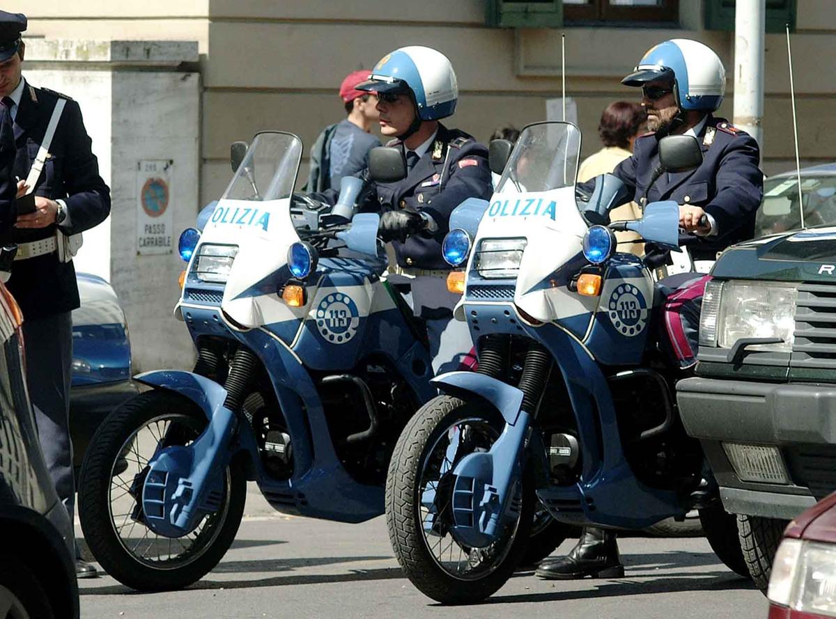 milano rapinano turista di un orologio da 300mila euro arrestati ragazzini gi224 denunciati per un altro colpo