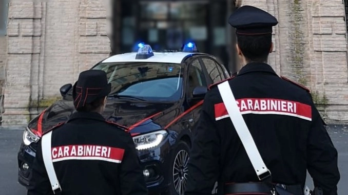 Carabinieri in azione in un'operazione anti droga e rapine